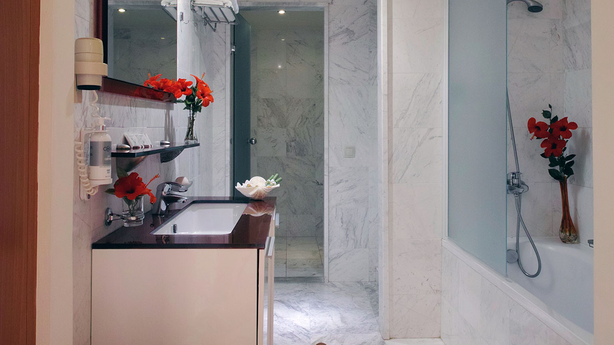 Classic Guestroom Pool View